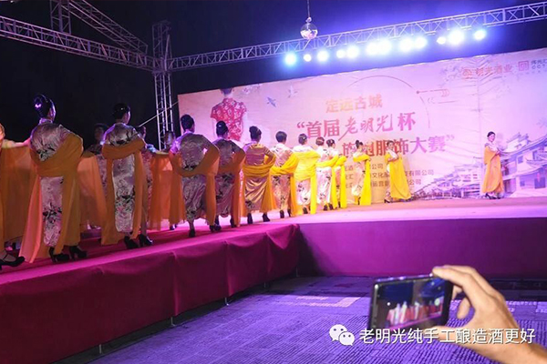 老明光杯—定遠(yuǎn)古鎮(zhèn)首屆旗袍服飾大賽隆重開(kāi)幕