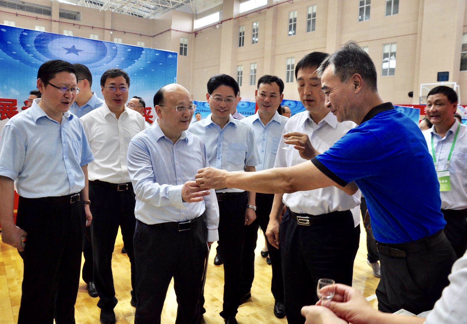 明光酒業(yè)參加安徽省退役軍人創(chuàng)業(yè)創(chuàng)新大賽產(chǎn)品展示