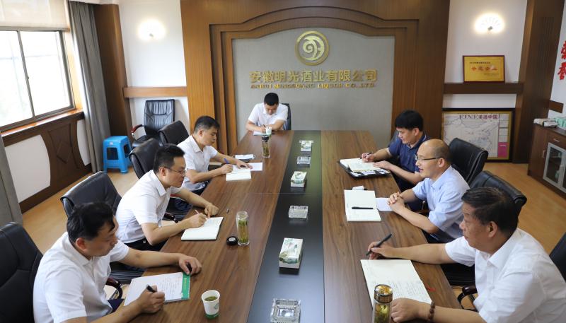明光市委常委、副市長張瑞赴明光酒業調研