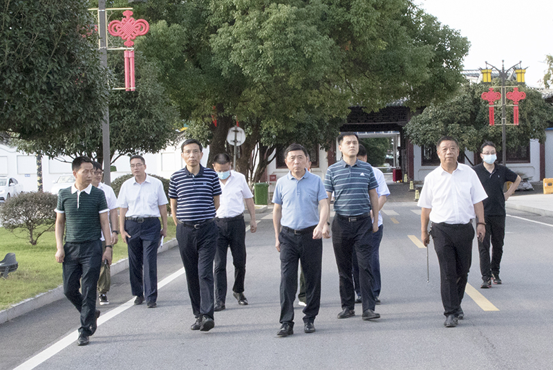 安徽省政協常委謝海濤一行調研明光酒業