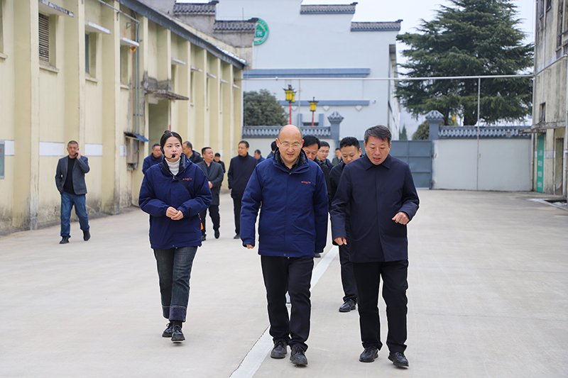 賀蘭縣考察團考察明光酒業