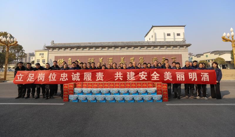 華興安帶隊慰問安保后勤和物流調(diào)度中心一線人員